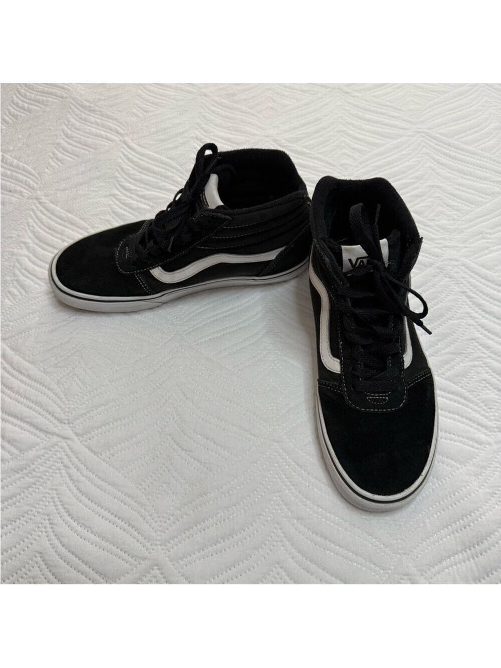 Vans Men’s SK-8 Black Suede High Top Sneakers. Size 8 Women’s 9